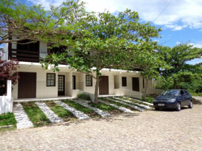 RESIDENCIAL COM CASAS DE 3 DORM